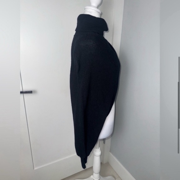 Alice and Olivia Noriko Two Way Cropped Turtleneck Sweater - Picture 5 of 10